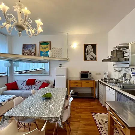 Apartment Art District Loft